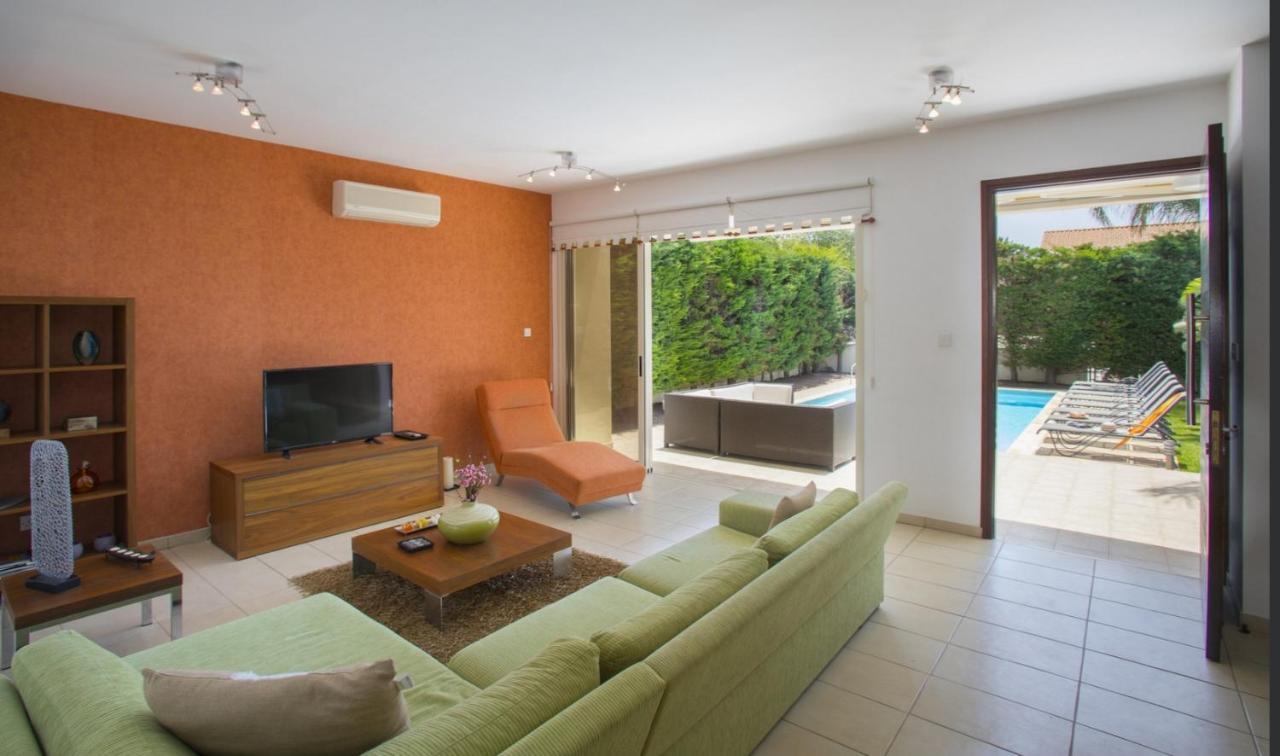 Soothing Sunset Villa With Private Pool, 200M From The Beach Pervolia Exterior foto