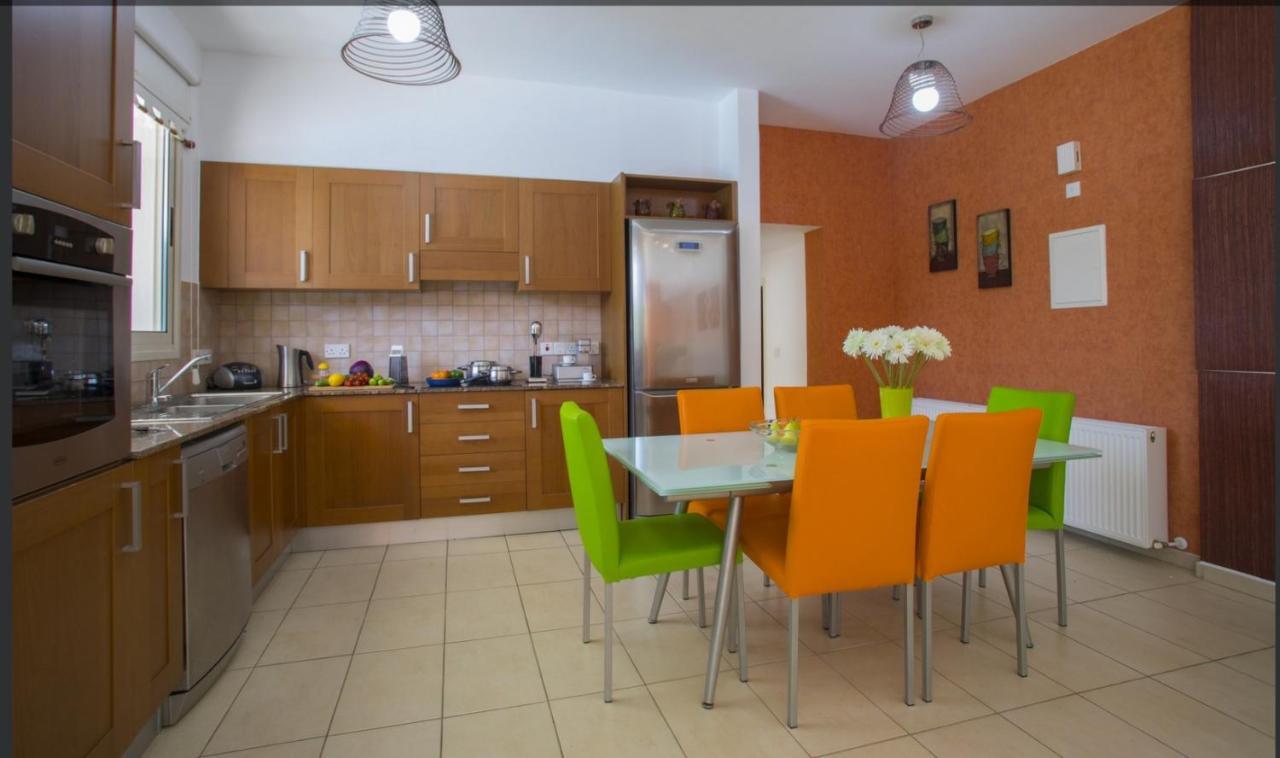 Soothing Sunset Villa With Private Pool, 200M From The Beach Pervolia Exterior foto